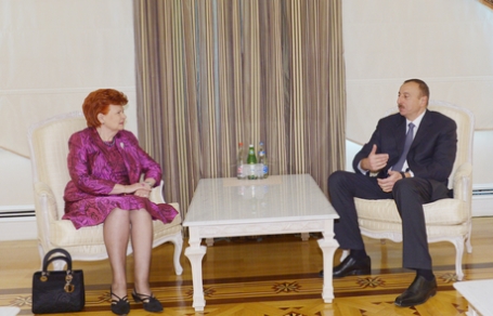 Prezident sabiq həmkarı ilə görüşüb